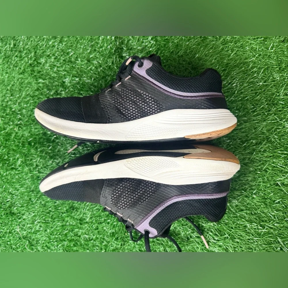 Under Armour Women’s Black and White Athletic Shoes Sleek Design Size 8‎